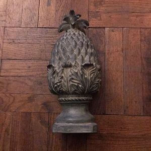 Pineapple Welcome Statue